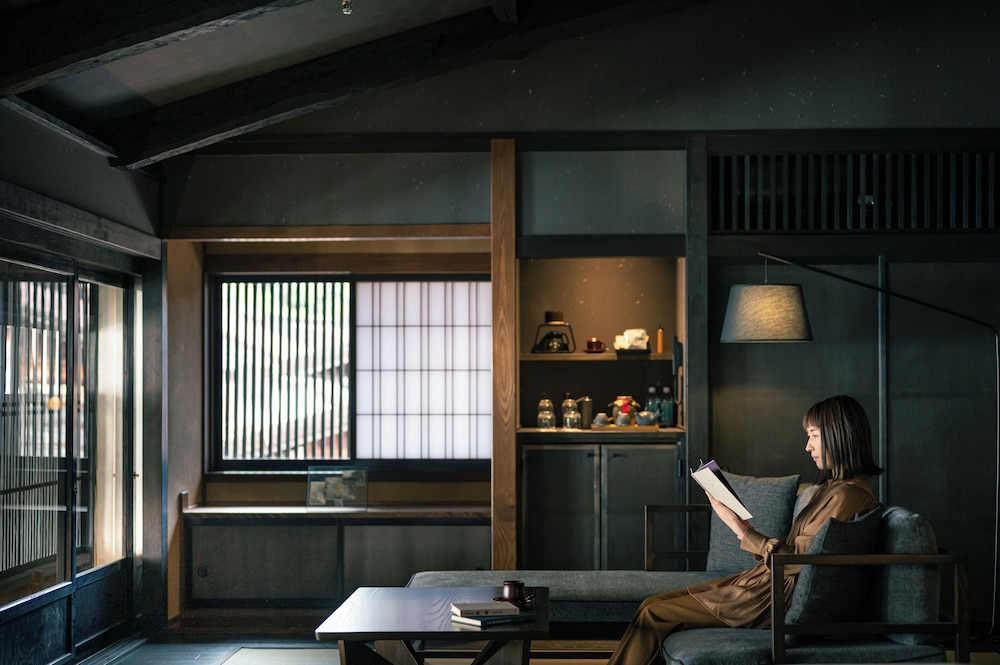 102 本館 · 歳吉屋 禁煙 | BYAKU Narai