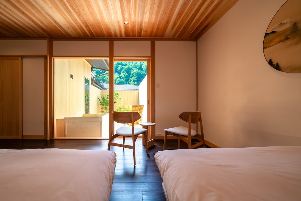 114 別館 · 島茂屋 半露天風呂 禁煙 客室5 | BYAKU Narai