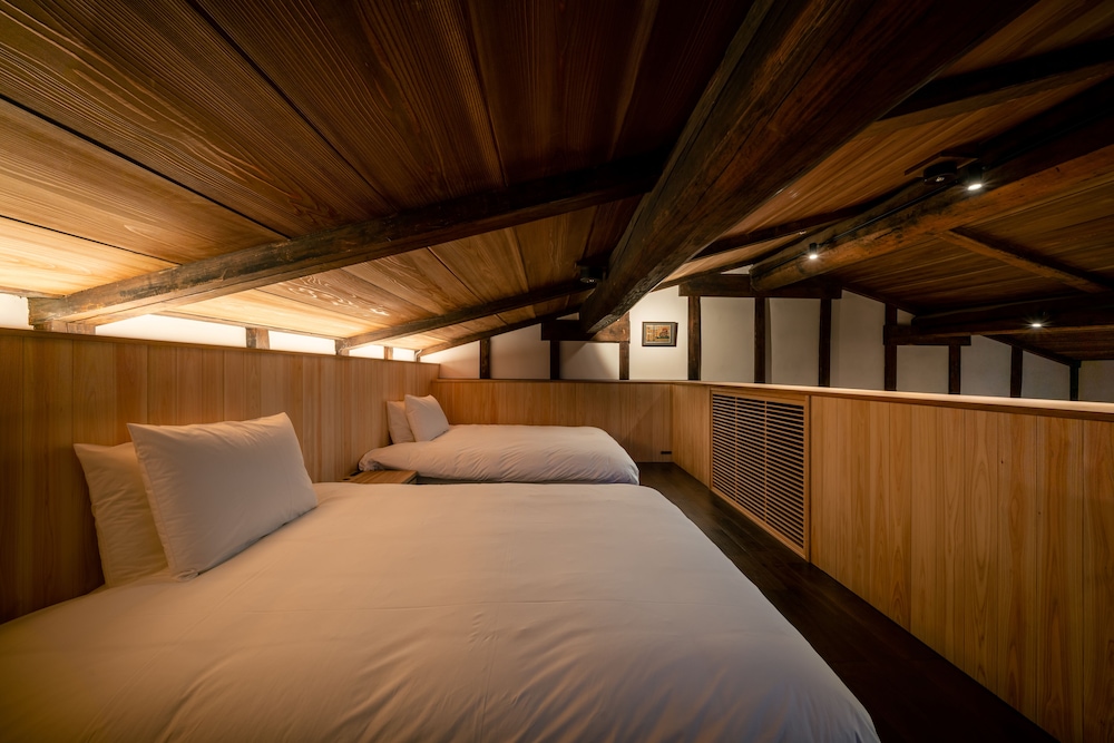 115 別館 · 島茂屋 半露天風呂 禁煙 客室1 | BYAKU Narai