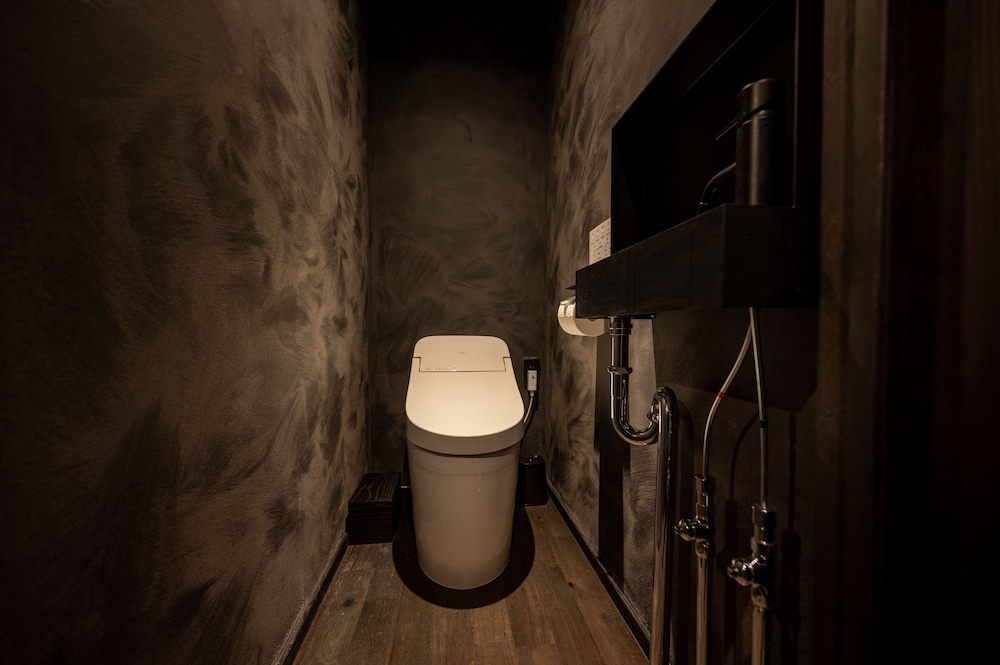 109 別館 · 上原屋 半露天風呂 禁煙 客室1 | BYAKU Narai