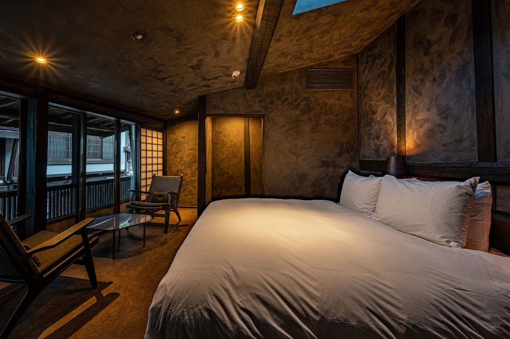 109 別館 · 上原屋 半露天風呂 禁煙 客室2 | BYAKU Narai