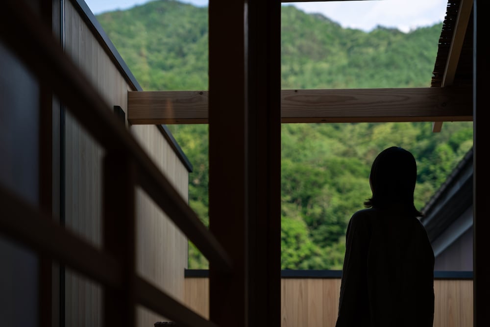 113 別館 · 島茂屋 半露天風呂 禁煙 部屋からの景観0 | BYAKU Narai