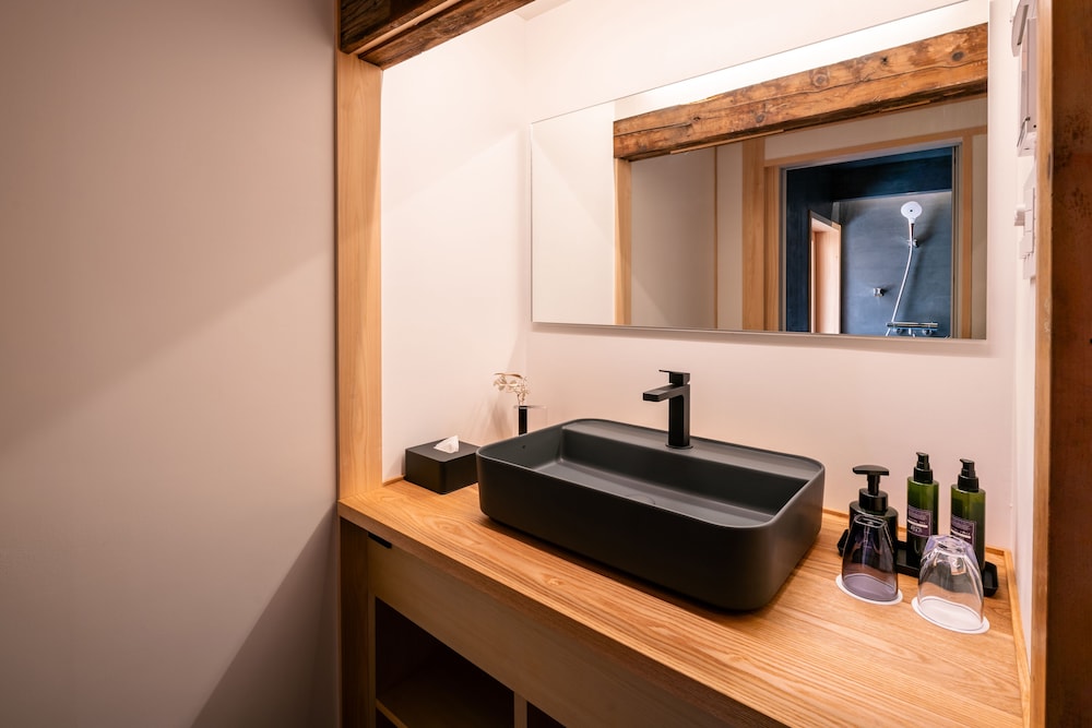 116 別館 · かね上屋 プライベートサウナ 禁煙 客室7 | BYAKU Narai