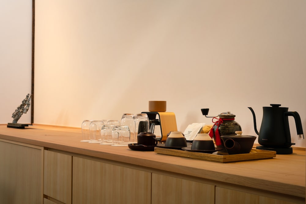 114 別館 · 島茂屋 半露天風呂 禁煙 客室の設備とサービス0 | BYAKU Narai