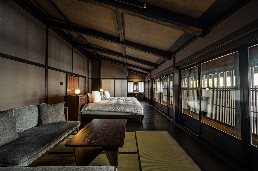 102 本館 · 歳吉屋 禁煙 客室2 | BYAKU Narai