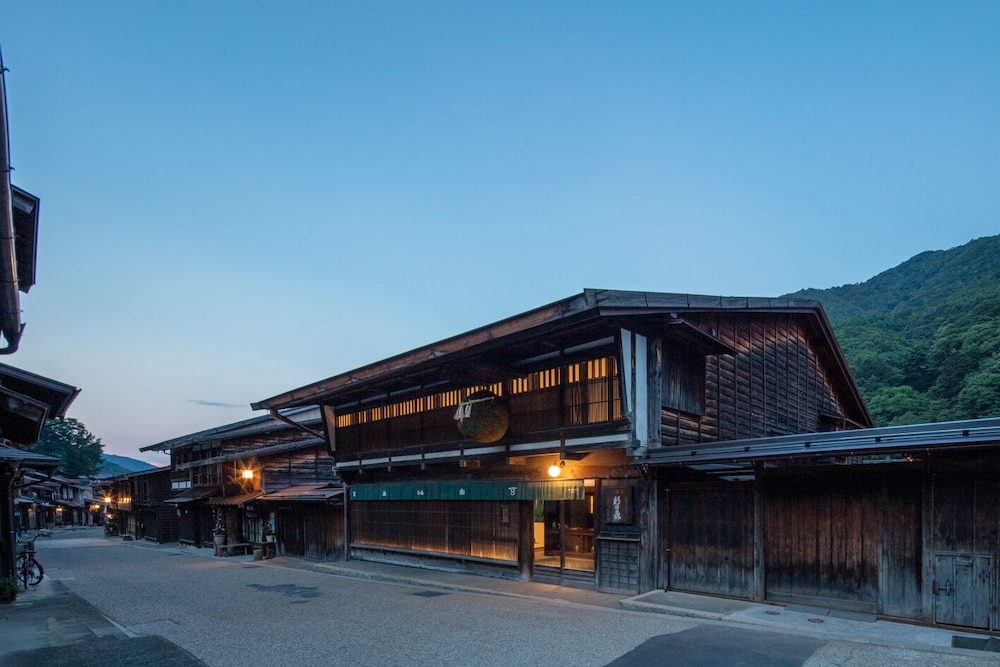 108 本館 · 歳吉屋 半露天風呂 禁煙 客室6 | BYAKU Narai