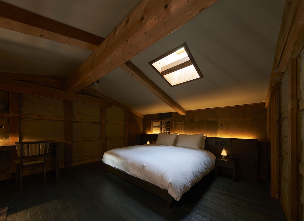 108 本館 · 歳吉屋 半露天風呂 禁煙 客室1 | BYAKU Narai