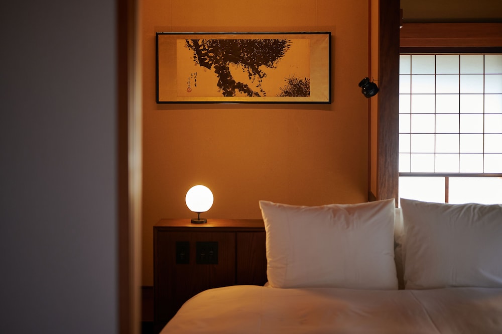 106 本館 · 歳吉屋 半露天風呂 禁煙 客室3 | BYAKU Narai