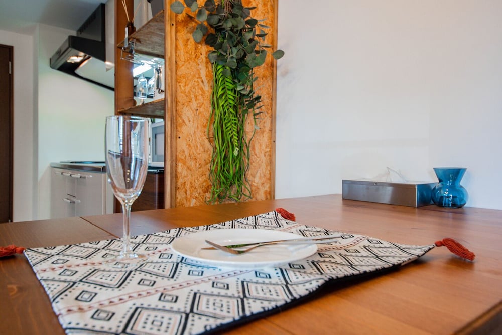 ダブルまたはツインルーム 客室内のダイニングエリア1 | CLASSE QUATRE