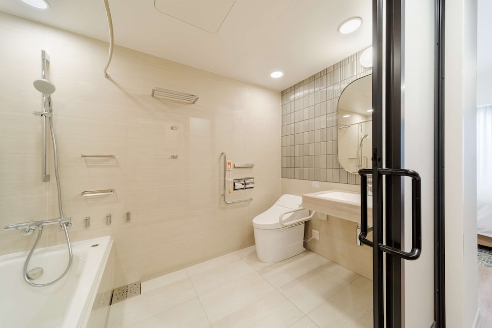 デラックス ルーム クイーンベッド 1 台 バリアフリー バスルーム0 | ヒルトン・ガーデン・イン京都四条烏丸