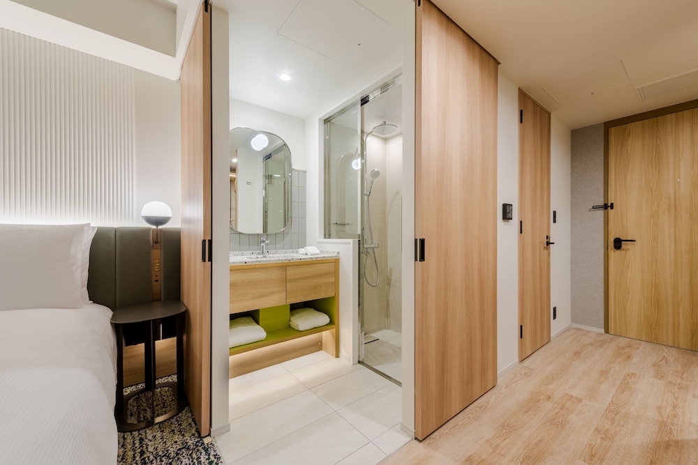 ファミリー ルーム クイーンベッド 1 台 バスルーム0 | ヒルトン・ガーデン・イン京都四条烏丸