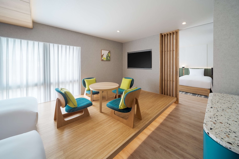 ファミリー ルーム シングルベッド 2 台 客室4 | ヒルトン・ガーデン・イン京都四条烏丸