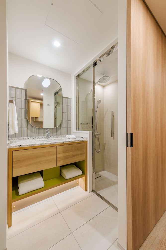 スーペリア ルーム クイーンベッド 1 台 バスルームのシャワー0 | ヒルトン・ガーデン・イン京都四条烏丸