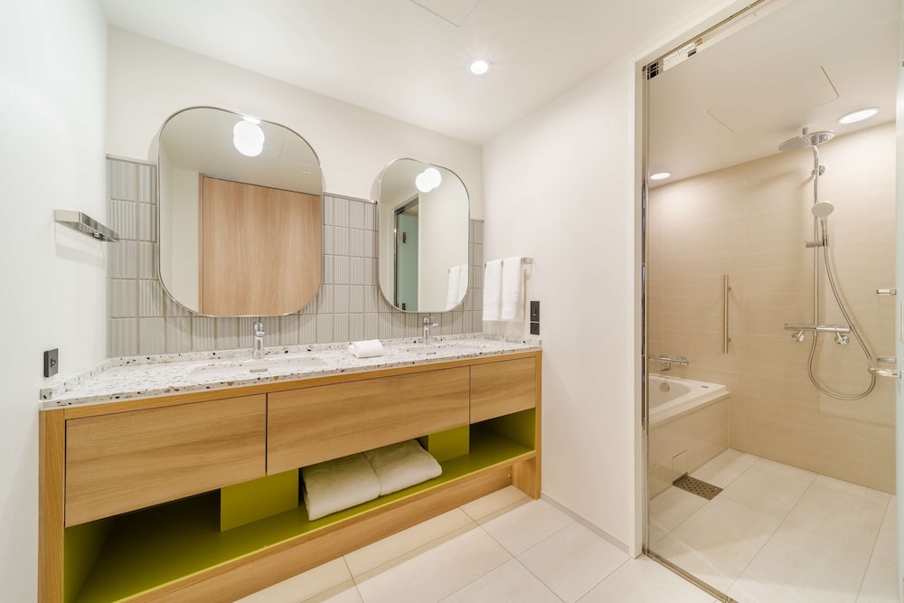 デラックス ルーム シングルベッド 2 台 バスルーム1 | ヒルトン・ガーデン・イン京都四条烏丸