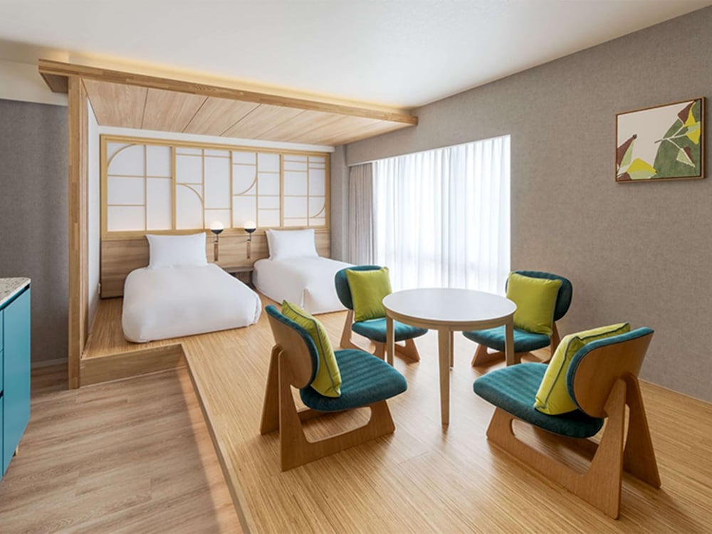 ファミリー ルーム シングルベッド 2 台 客室3 | ヒルトン・ガーデン・イン京都四条烏丸