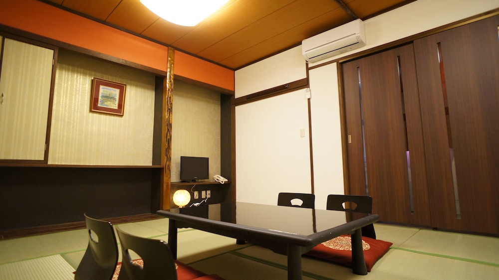 モダンフロア10畳和室 トイレ付- 禁煙 | 旅館白鳳