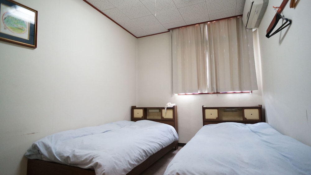 レトロフロアツインルーム（バストイレ共同） | 旅館白鳳