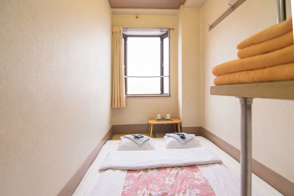 スタンダード ルーム 共用バスルーム (For 2 People) 客室1 | 福田屋