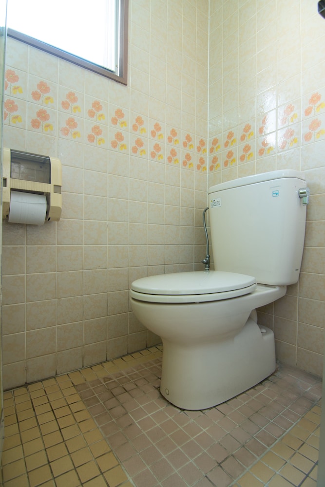 スタンダード ルーム 共用バスルーム (For 2 People) バスルーム3 | 福田屋