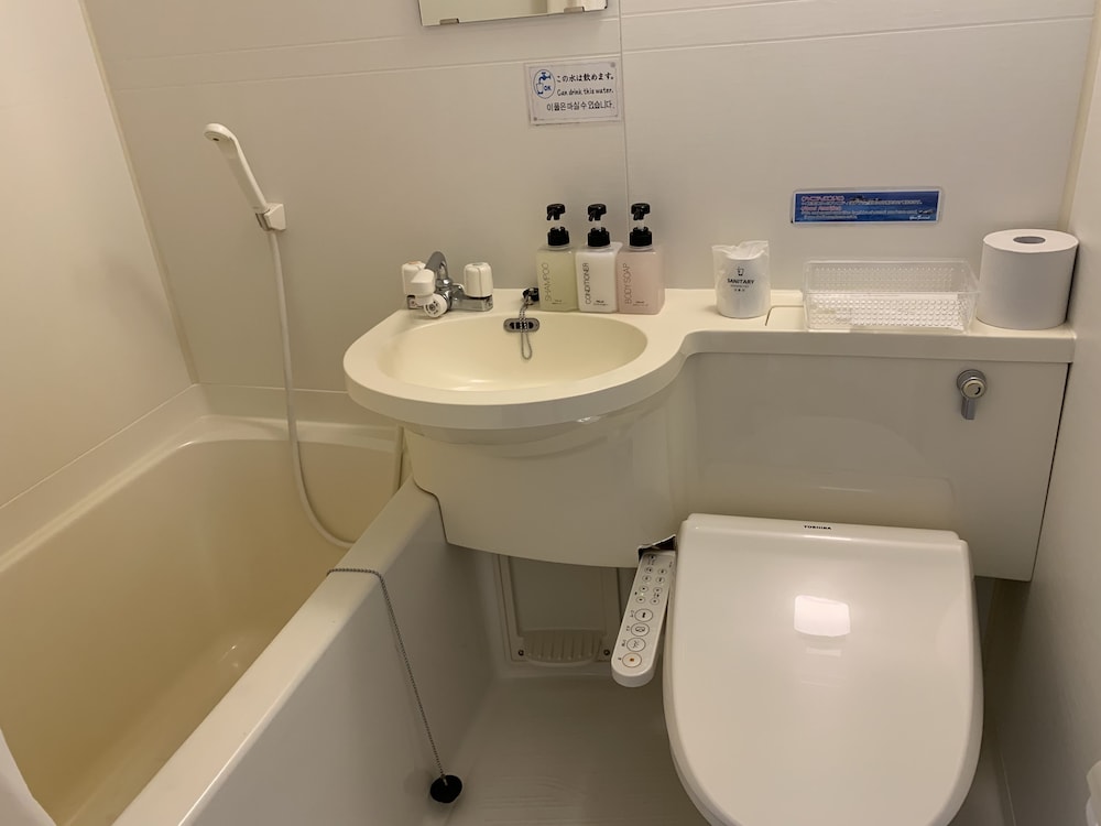 ペンション(ツインルーム) 禁煙 バス・トイレ付 バスルーム1 | シー フレンド