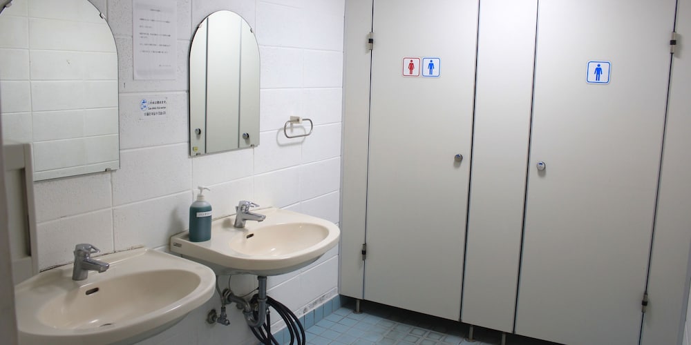 民宿(別館) 禁煙 シャワー・トイレ共同 バスルーム1 | シー フレンド