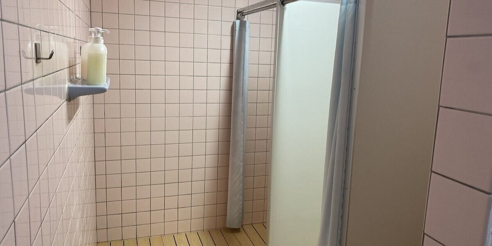 トリプルルーム 禁煙 シャワー・トイレ共同 (Tatazumi) バスルーム1 | シー フレンド