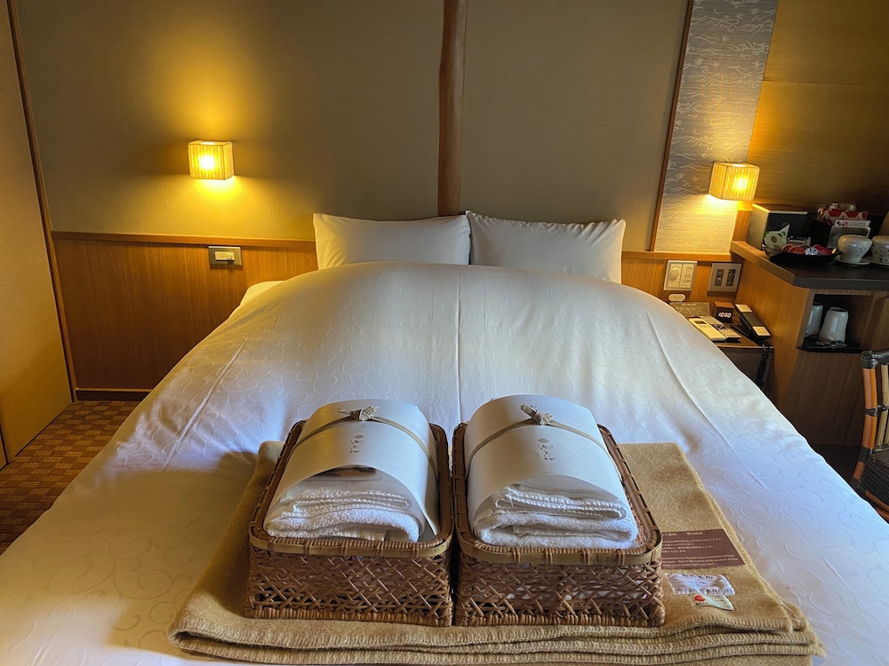 白群 ダブルベッドルーム 禁煙 客室6 | 京小宿 八坂 ゆとね