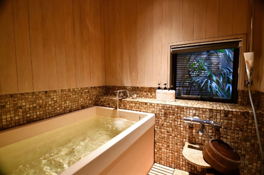 白群 ダブルベッドルーム 禁煙 バスルーム0 | 京小宿 八坂 ゆとね