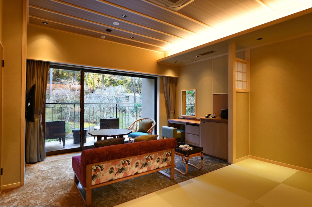 露天風呂付ゆったり和洋室 - ツイン - 禁煙 客室1 | 湯の花温泉　京YUNOHANA RESORT 翠泉