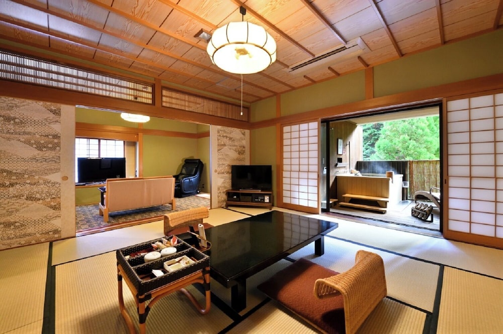 露天風呂付きくつろぎ和洋室スイート | 湯の花温泉　京YUNOHANA RESORT 翠泉