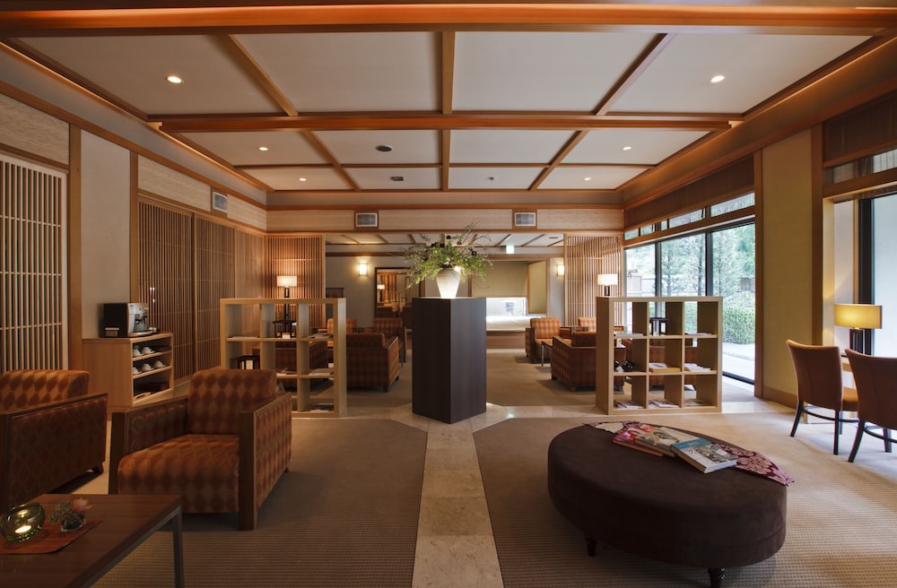 ロビーラウンジ1 | 湯の花温泉 京YUNOHANA RESORT 翠泉 ロビーラウンジ1 | 湯の花温泉 京YUNOHANA RESORT 翠泉