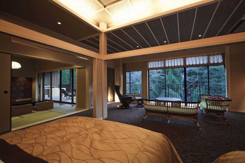 露天風呂付き翠泉スイート 客室2 | 湯の花温泉　京YUNOHANA RESORT 翠泉