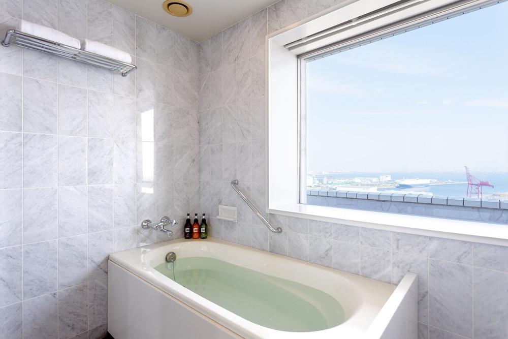 ビューバス付コーナーツインルーム [禁煙] バスルーム0 | ホテルプラザ神戸