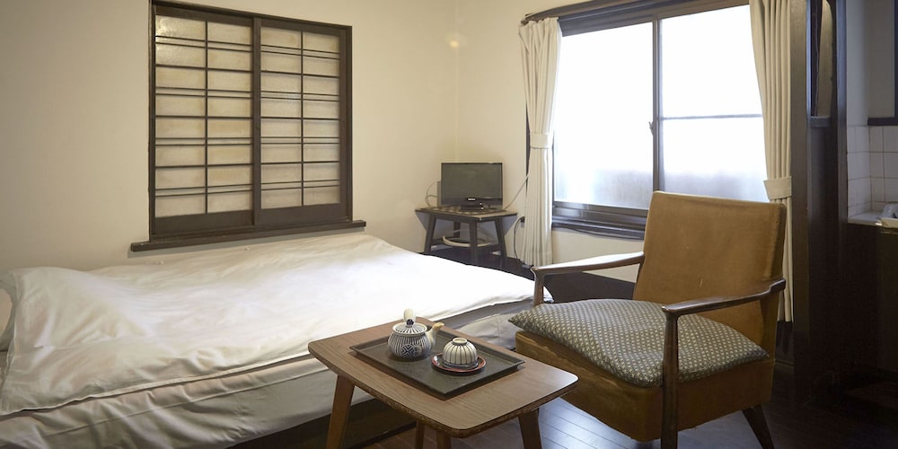 トラディショナル ダブルルーム セミダブルベッド 1 台 (For 1 people,Check in time 4pm-10pm) 客室3 | 竹家荘旅館