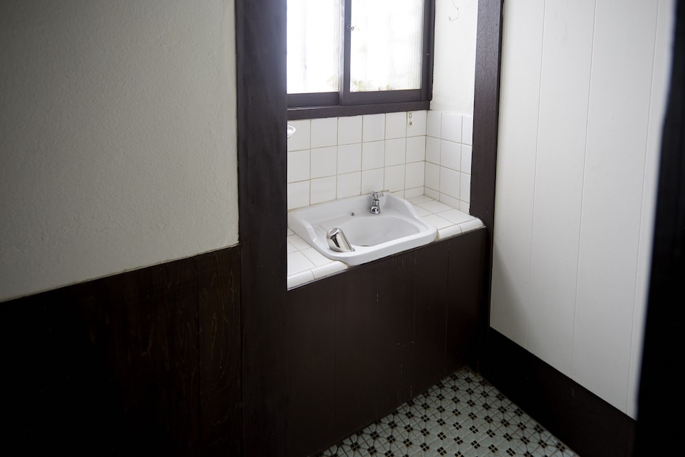 トラディショナル ダブルルーム セミダブルベッド 1 台 (For 1 people,Check in time 4pm-10pm) バスルーム0 | 竹家荘旅館