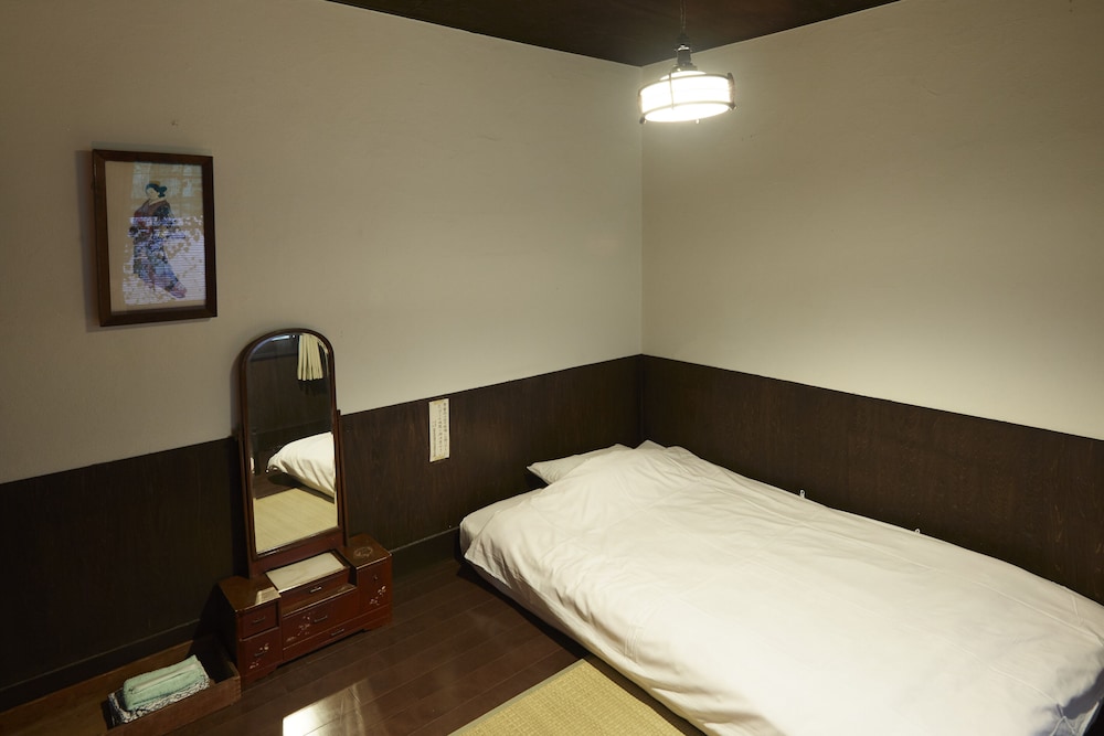 エコノミー ダブルルーム セミダブルベッド 1 台 (For 1 people, Check in time 4pm-10pm) 客室の設備とサービス0 | 竹家荘旅館