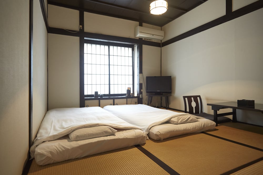 トラディショナル ツインルーム ベッド (複数台) (For 2 people,Check in time 4pm-10pm) 客室1 | 竹家荘旅館