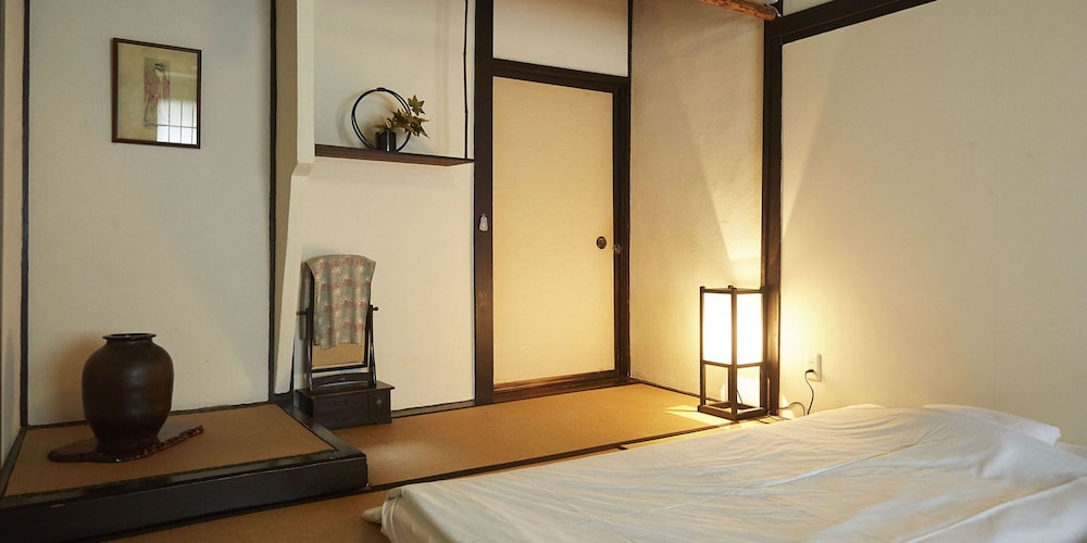 トラディショナル トリプルルーム ベッド (複数台) (For 3 people,Check in time 4pm-10pm) 客室1 | 竹家荘旅館