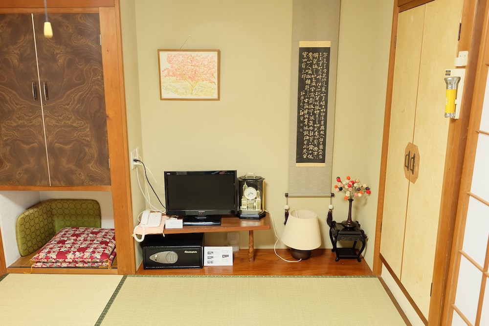 エコノミートリプルルーム 布団3組 内装0 | 日の出屋旅館