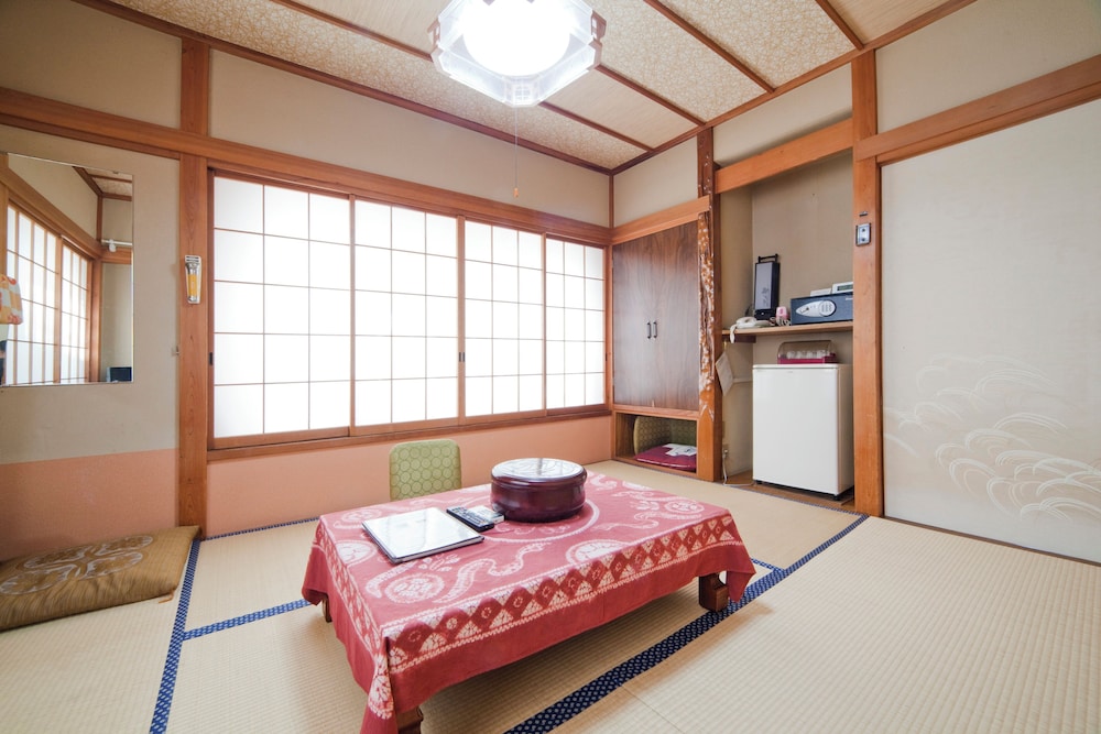 エコノミートリプルルーム 布団3組 | 日の出屋旅館