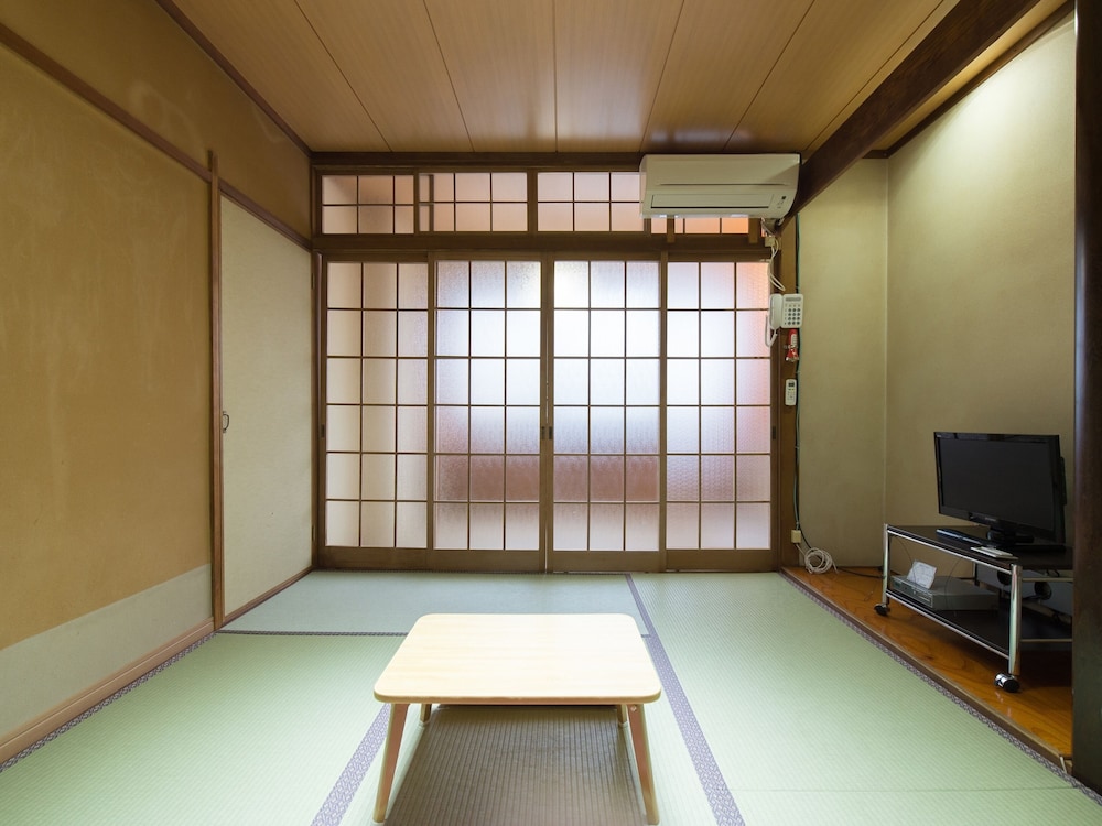 和室（6畳） 客室3 | 山本旅館