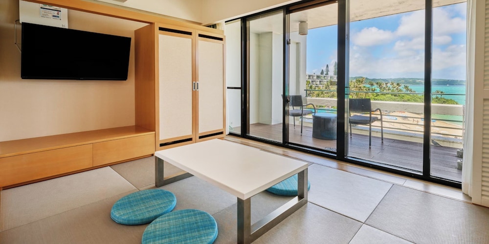 [オーシャンビュー] 和洋室45平米 客室12 | パレスインムーンビーチ