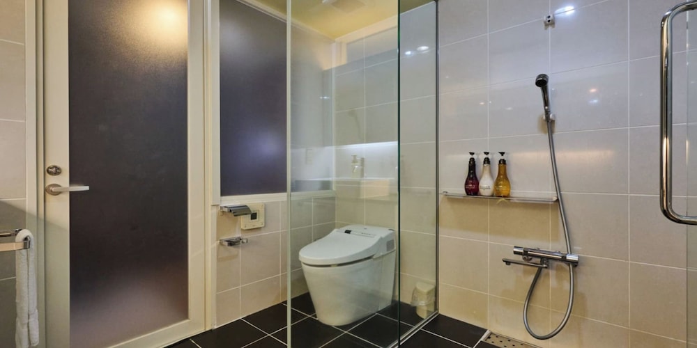 Twin Queen Room バスルーム2 | パレスインムーンビーチ