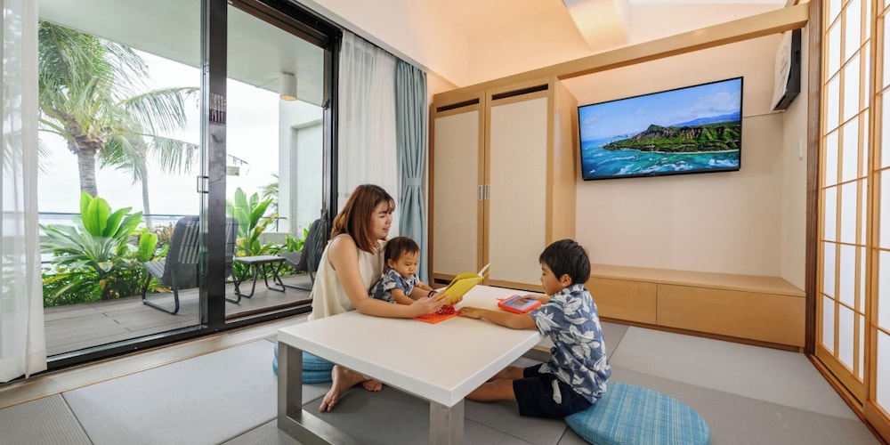 [オーシャンビュー] 和洋室45平米 客室8 | パレスインムーンビーチ