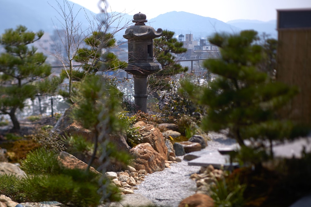 スイート キングベッド 1 台 禁煙 マウンテンビュー (Terrace) 部屋からの景観1 | ザ・リッツ・カールトン京都