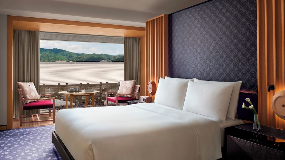 スイート キングベッド 1 台 マウンテンビュー 客室6 | ザ・リッツ・カールトン京都