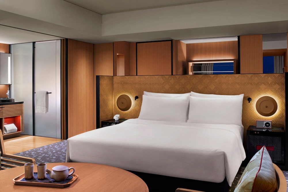 デラックス ルーム キングベッド 1 台 禁煙 コートヤードビュー | ザ・リッツ・カールトン京都