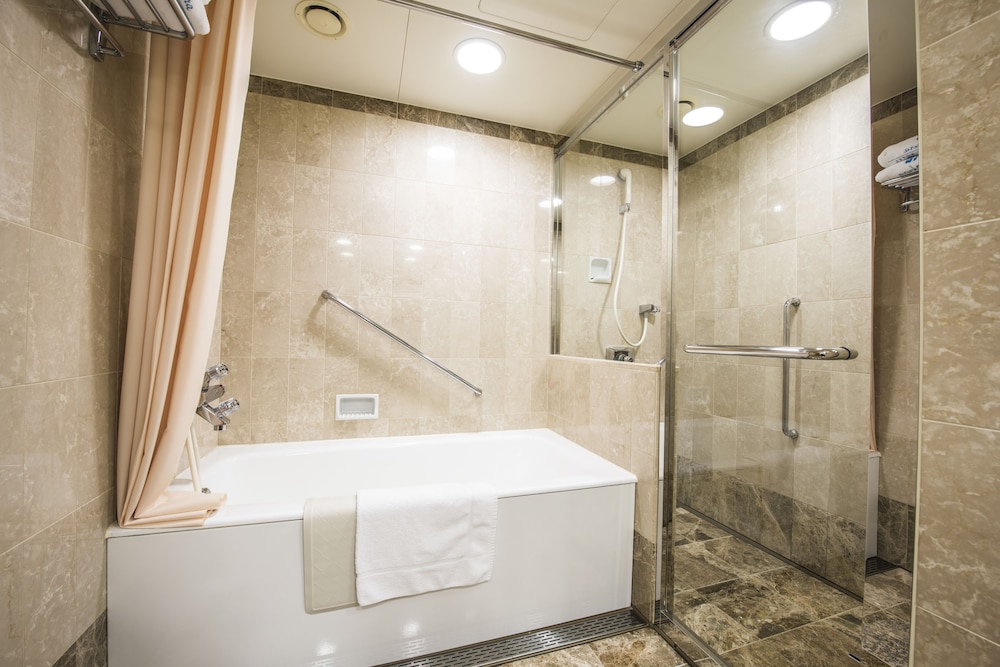 コーナーダブルルーム 喫煙可 バスルーム0 | オークラアクトシティホテル浜松