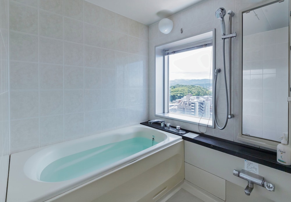 スイート シングルベッド 2 台 (Castle View) 客室7 | ANAホリデイ・イン金沢スカイ by IHG