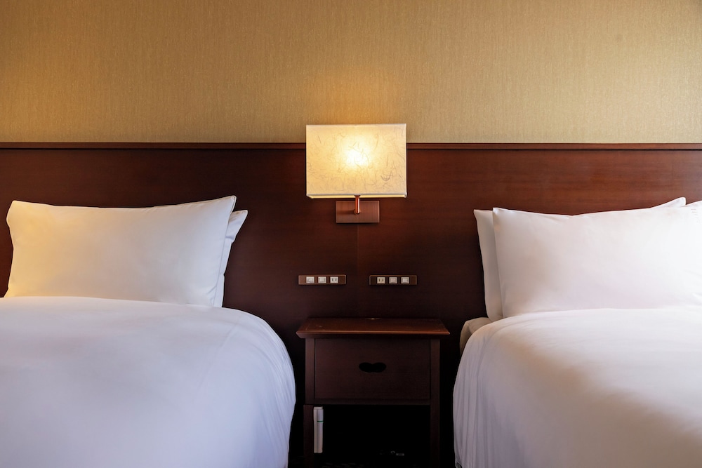 プレミアム ルーム シングルベッド 2 台 客室6 | ANAホリデイ・イン金沢スカイ by IHG